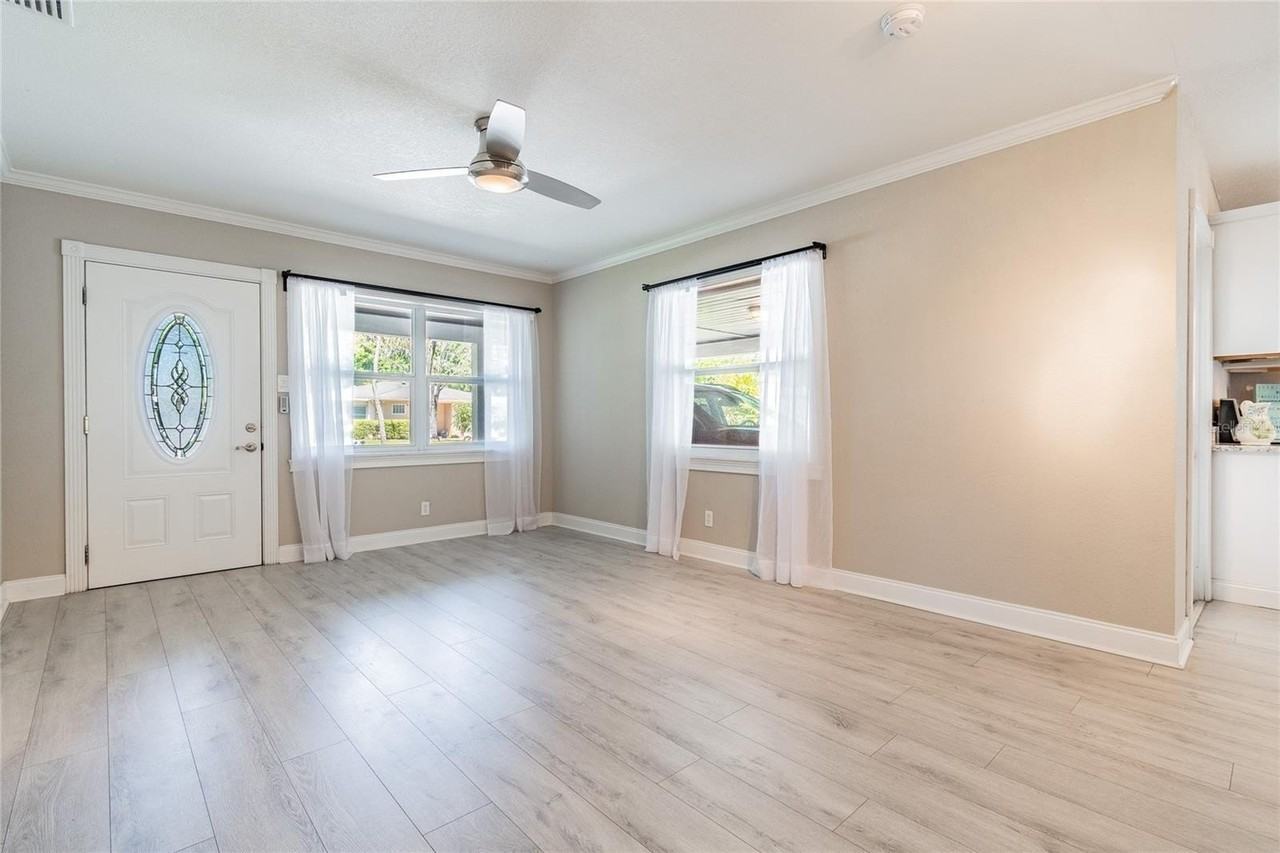 4106 W Carmen St - Photo 5 of 50