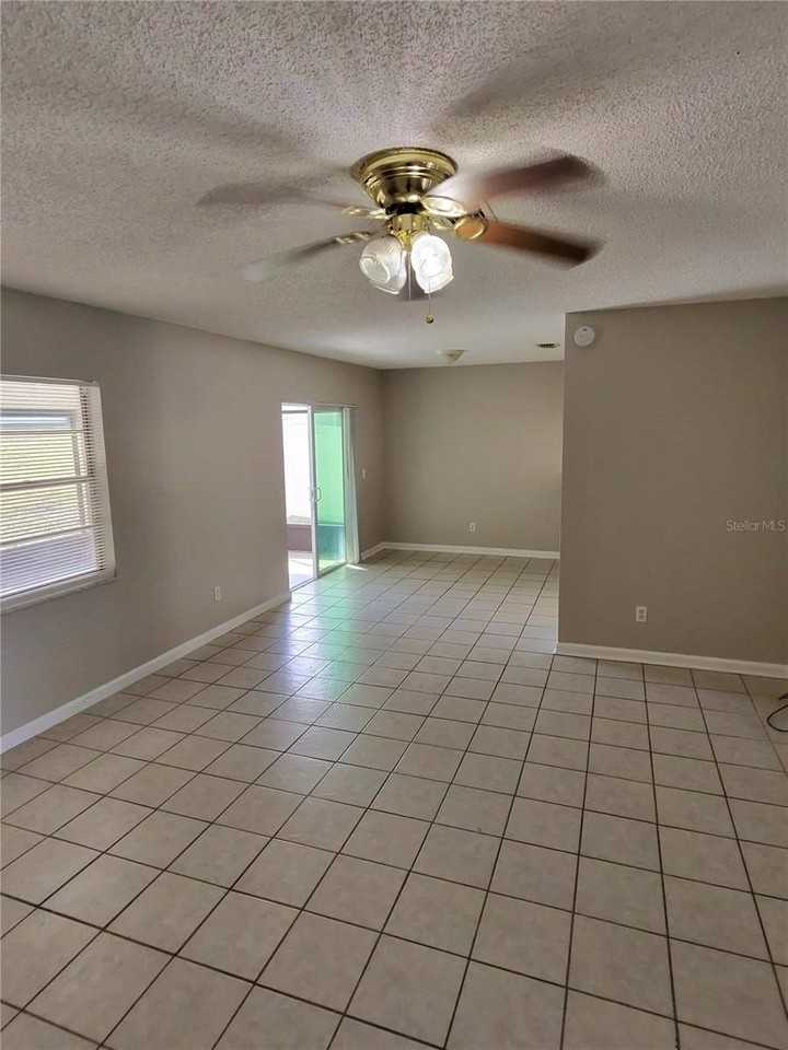 1912 Crown Park Dr - Photo 6 of 30