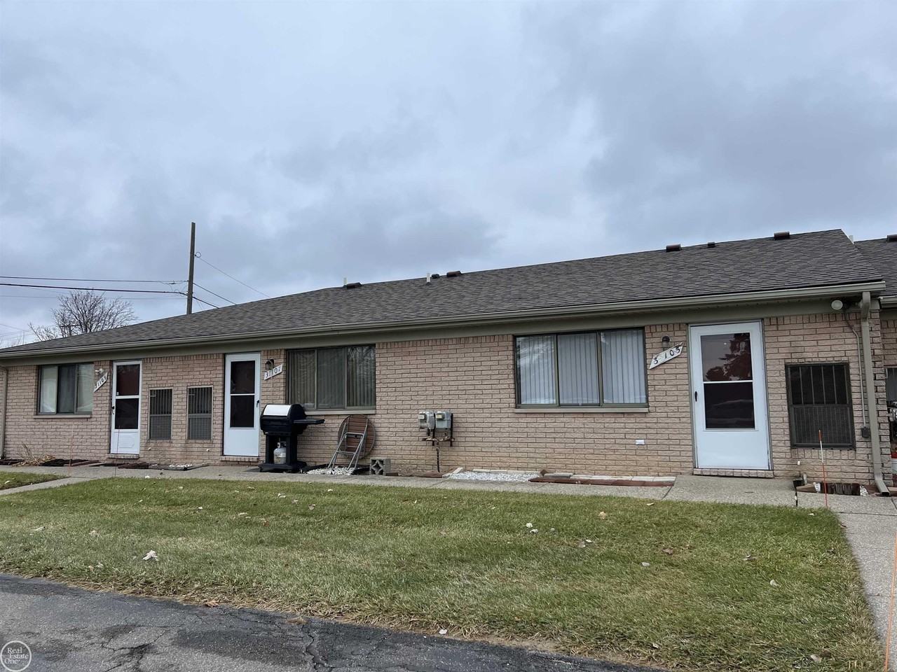 31105 Grove - Photo 4 of 17