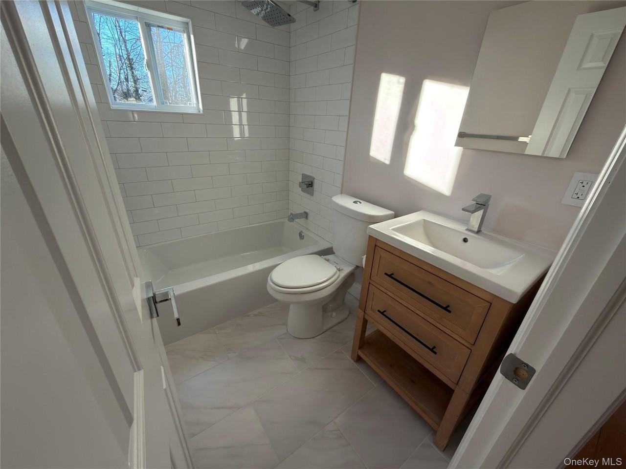 98 Lakewood Ave - Photo 6 of 15