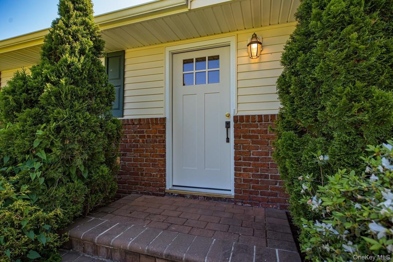 22 Eastover Dr - Photo 2 of 26