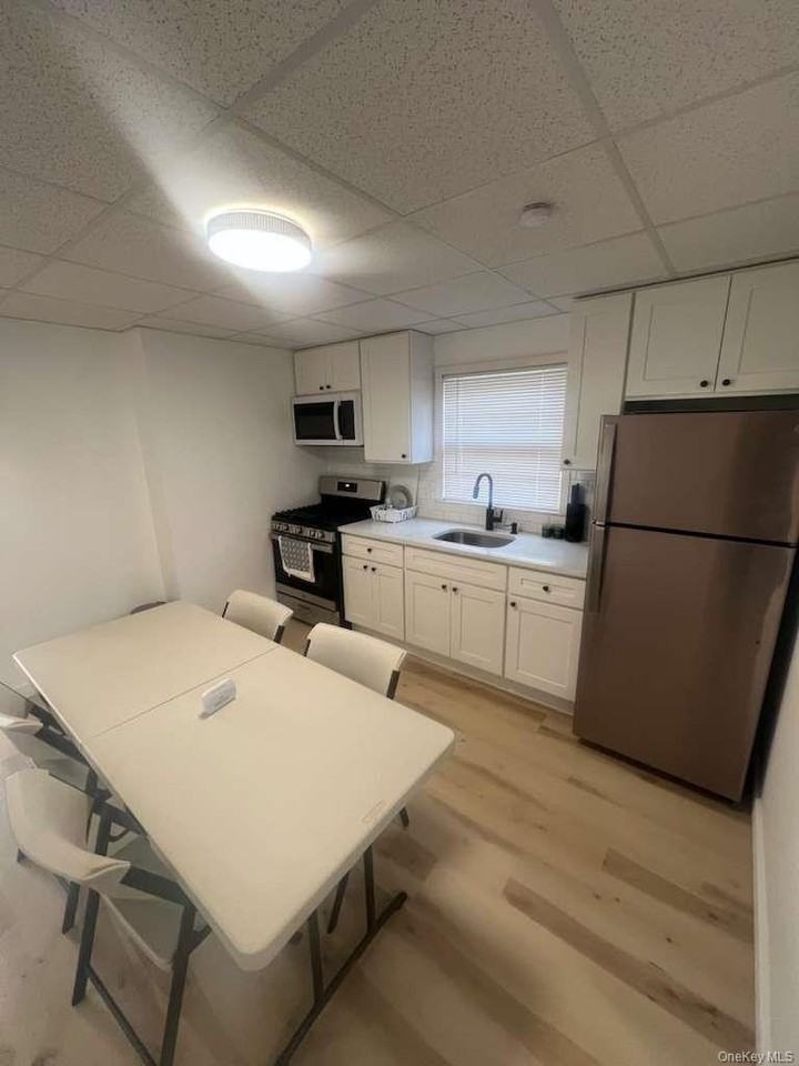 223 S 8th St - Photo 2 of 8