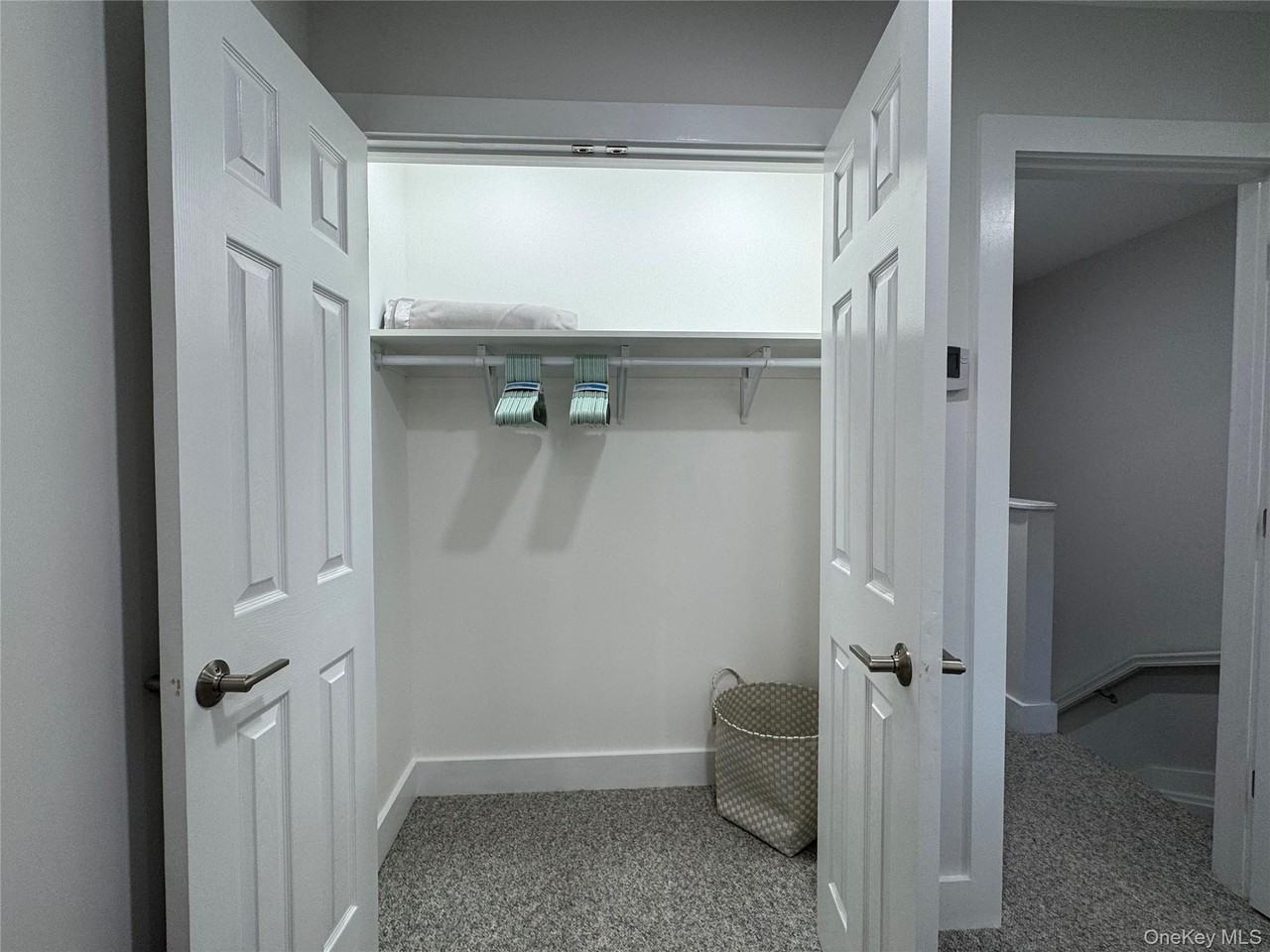 49 Canoe Place Rd Apt 312 #312 - Photo 4 of 12