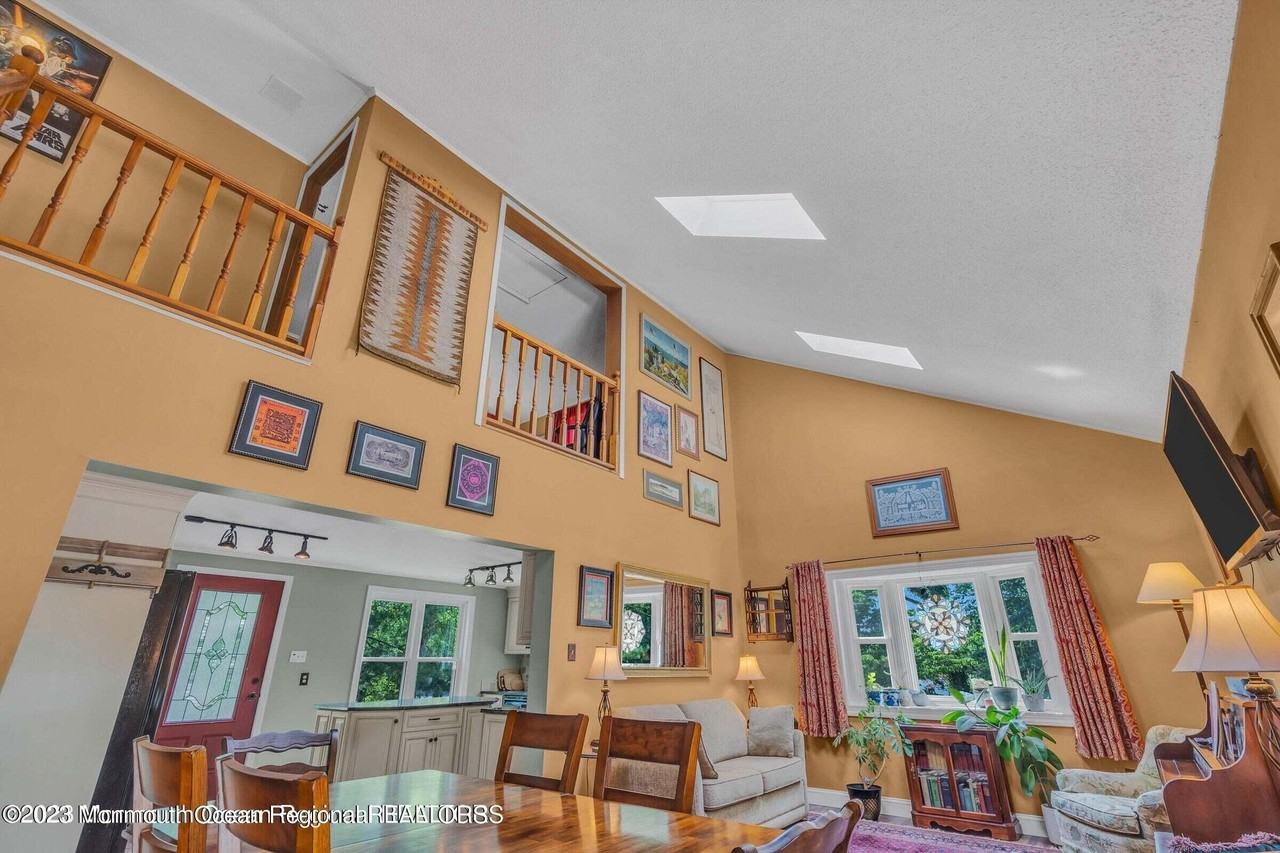 37 Freehold Rd - Photo 7 of 28