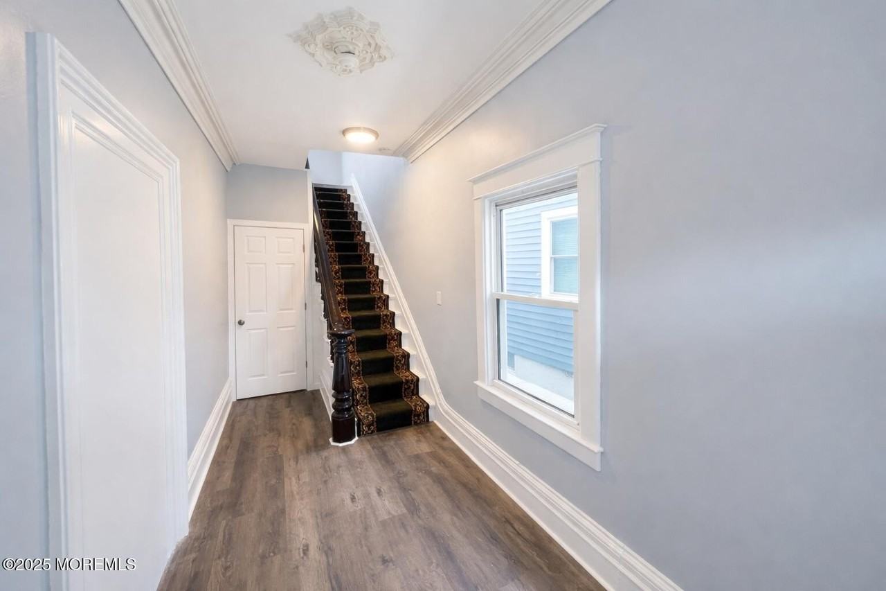 23 Rector Pl Unit B #B - Photo 2 of 9