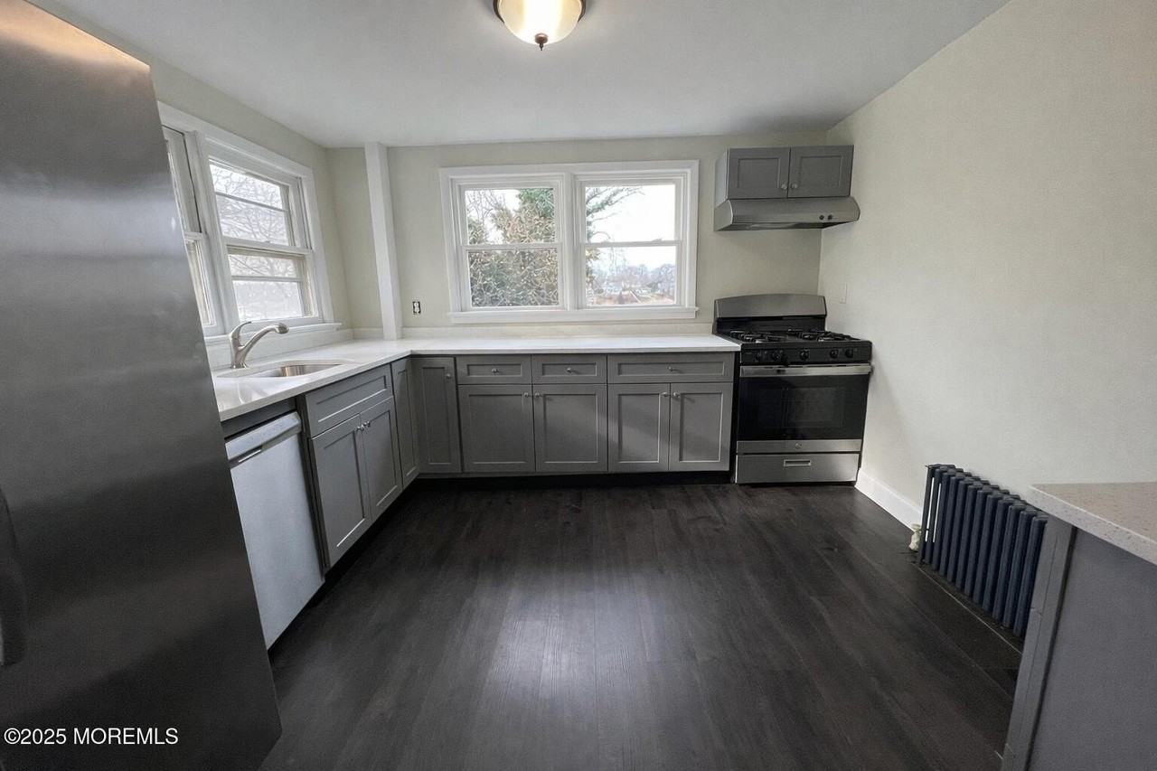 23 Rector Pl Unit B #B - Photo 4 of 9