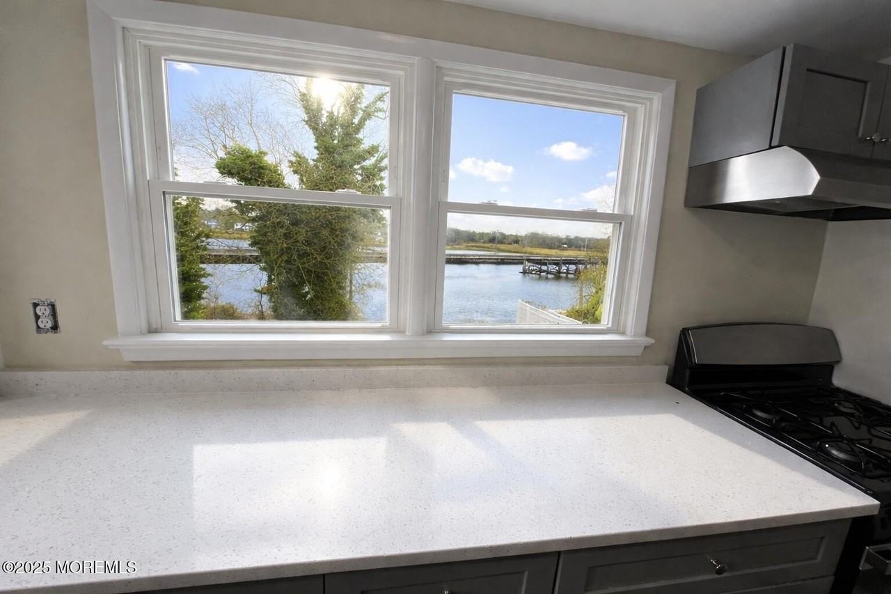 23 Rector Pl Unit B #B - Photo 5 of 9