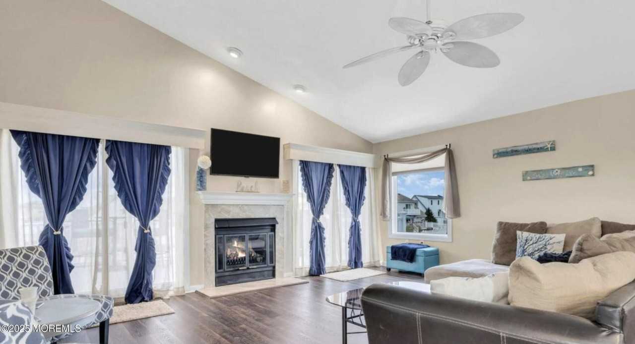 104 Catherine Ln - Photo 3 of 14