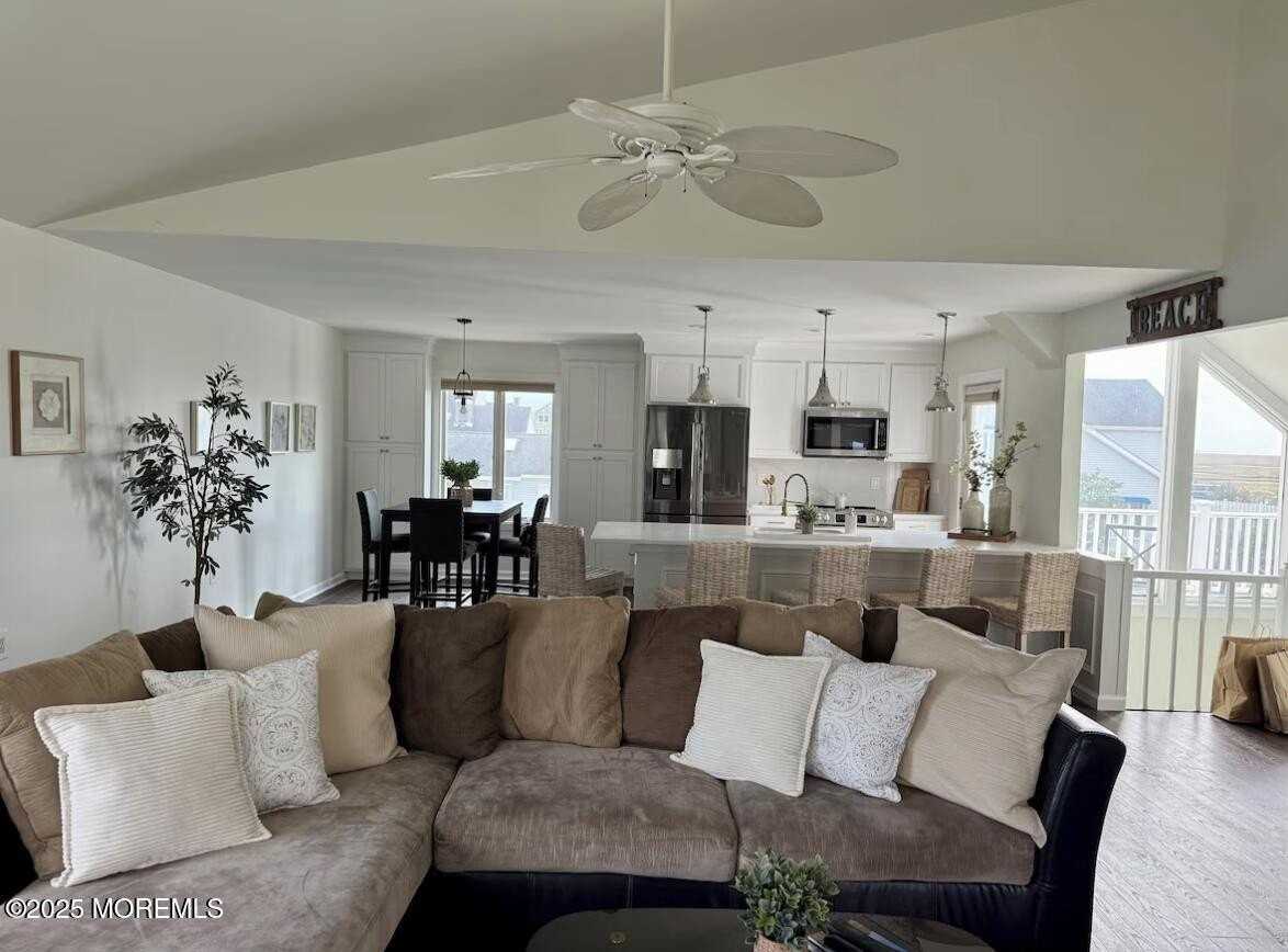 104 Catherine Ln - Photo 4 of 14