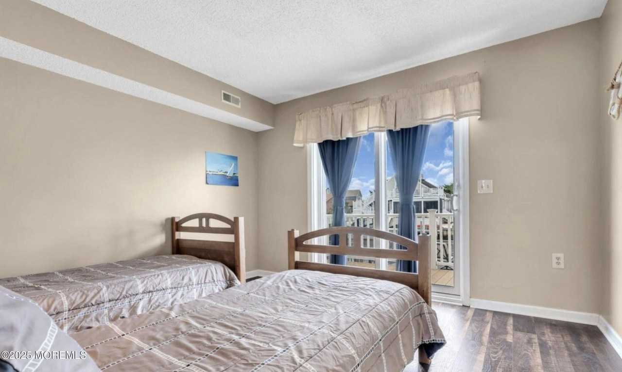 104 Catherine Ln - Photo 7 of 14