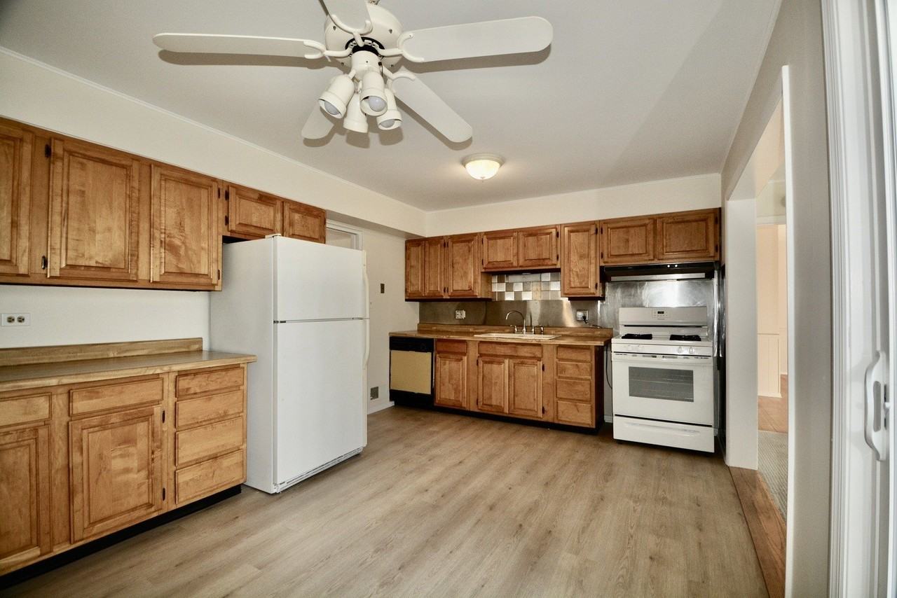 609 N Loomis St - Photo 3 of 13