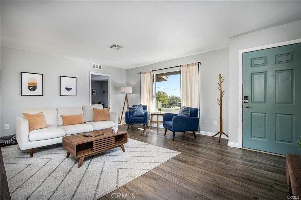 6886 Hillview Rd - Photo 3 of 22