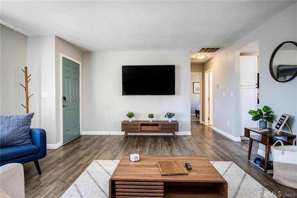 6886 Hillview Rd - Photo 4 of 22