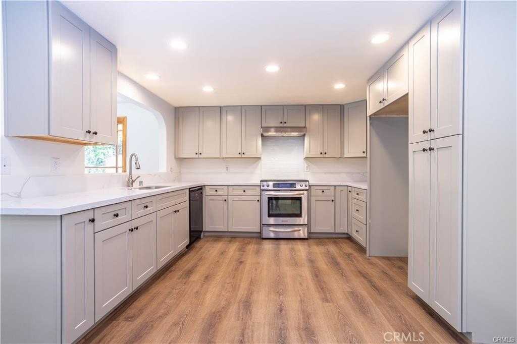 11300 Yolanda Ave - Photo 5 of 28