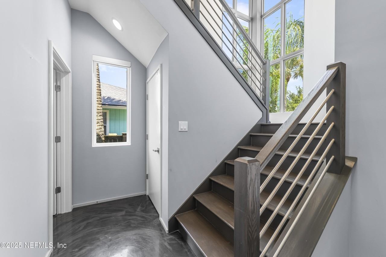 604 9th Ave S - Photo 3 of 23