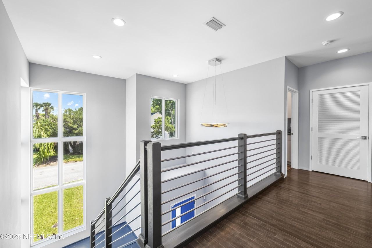 604 9th Ave S - Photo 4 of 23