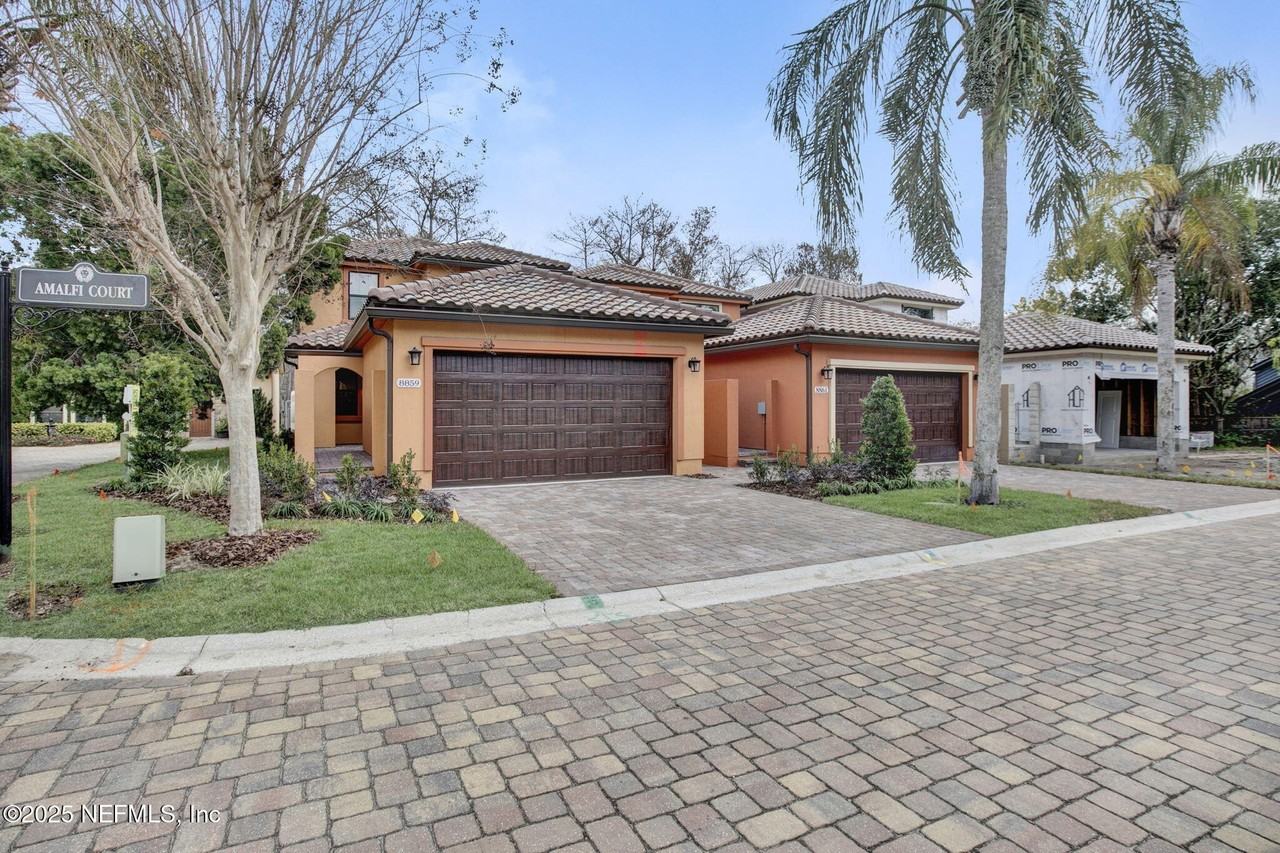 8859 Amalfi Ct
