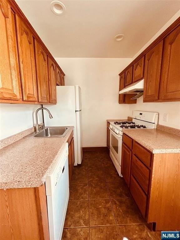 419 Lake Ave - Photo 2 of 4