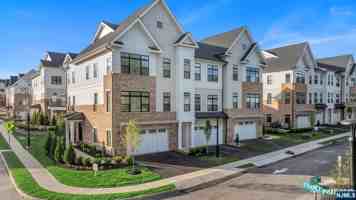 featured image of 15 Davis Dr