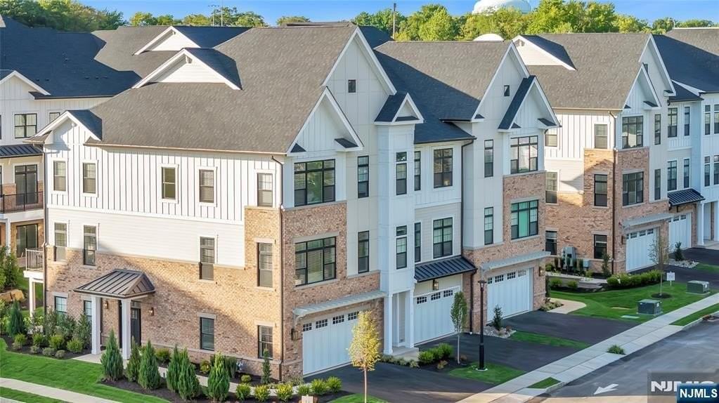 15 Davis Dr - Photo 2 of 36