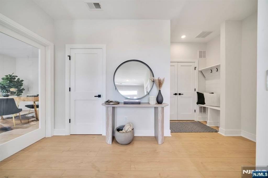 15 Davis Dr - Photo 4 of 36