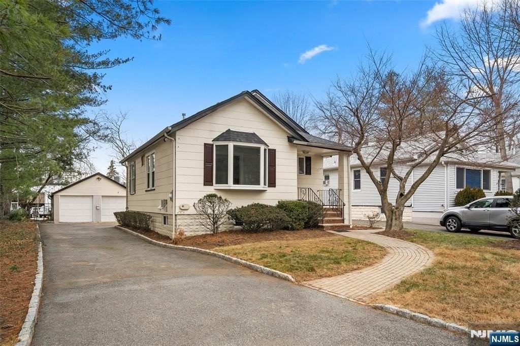 21 Milton St - Photo 2 of 26