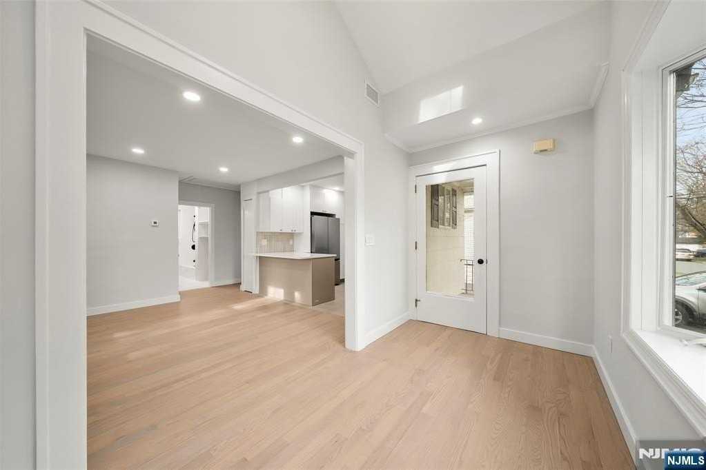 21 Milton St - Photo 5 of 26