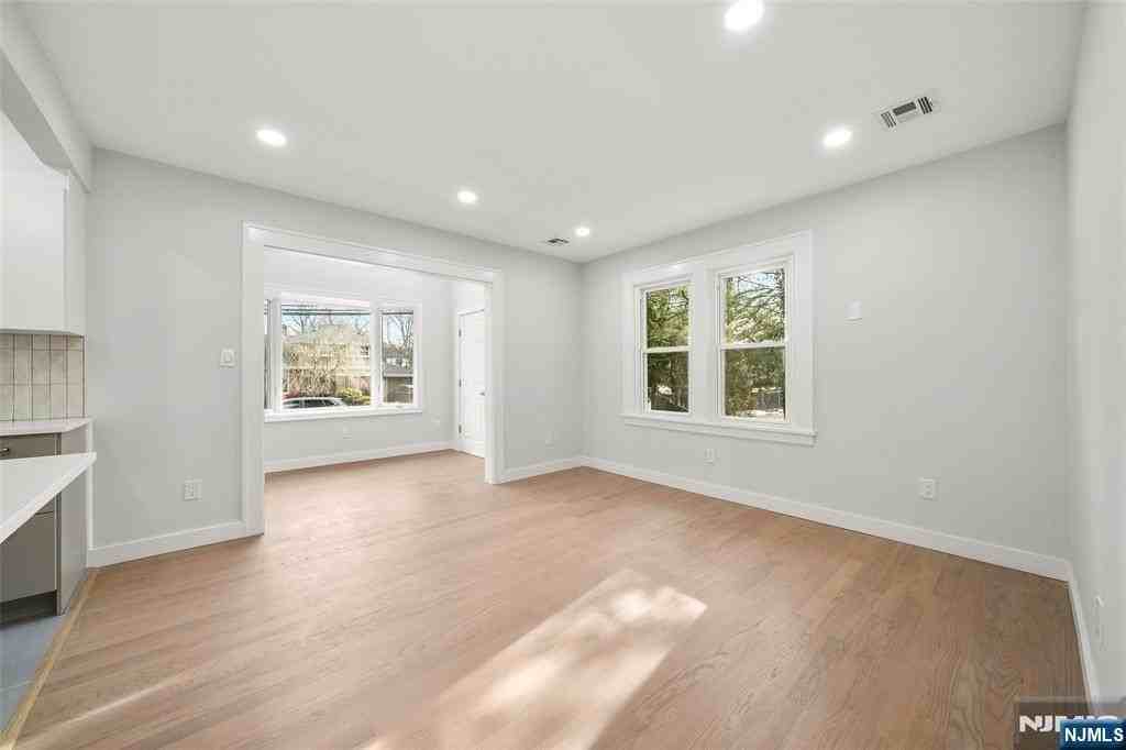 21 Milton St - Photo 6 of 26