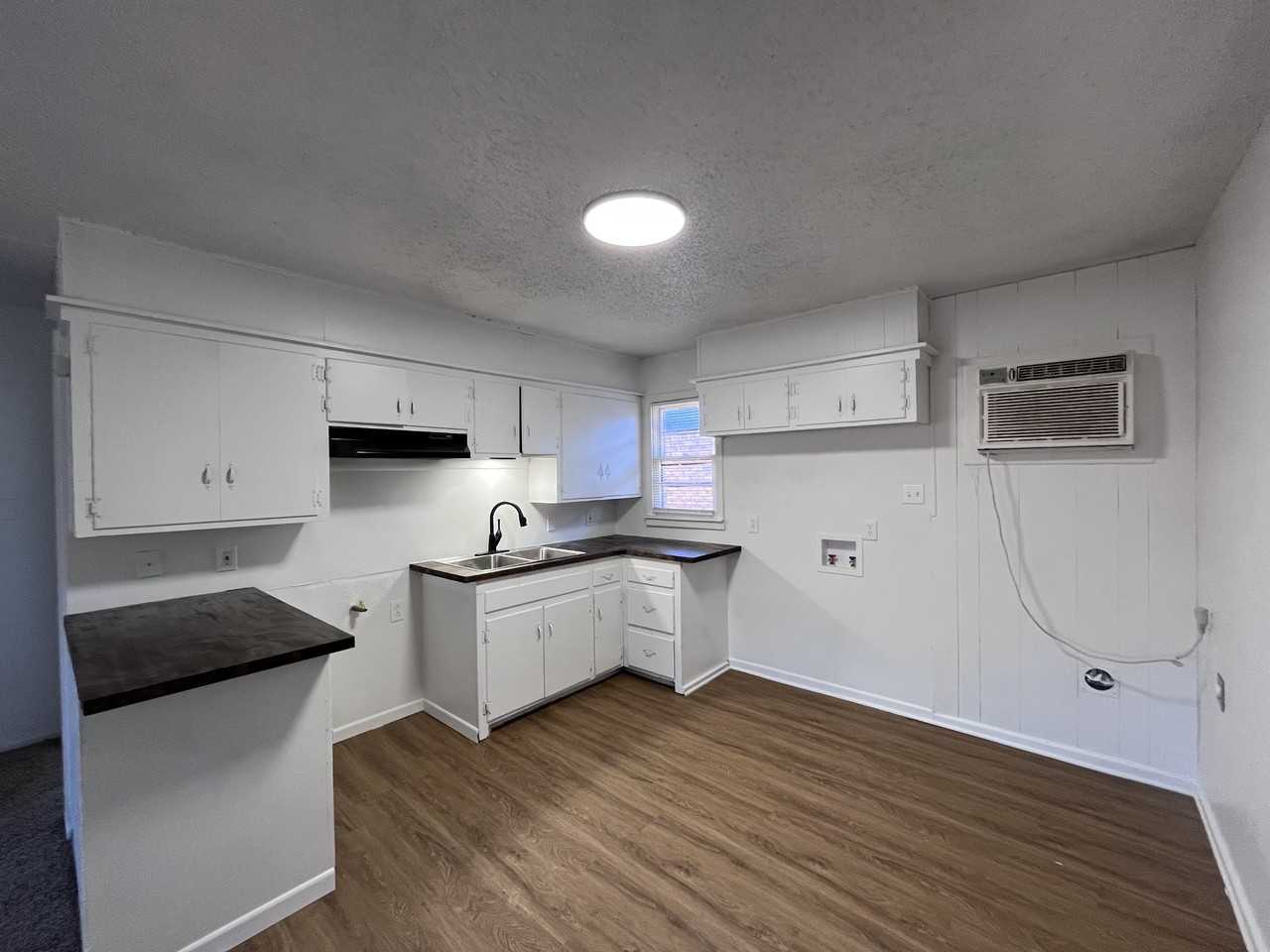 713 47th St #A - Photo 6 of 8