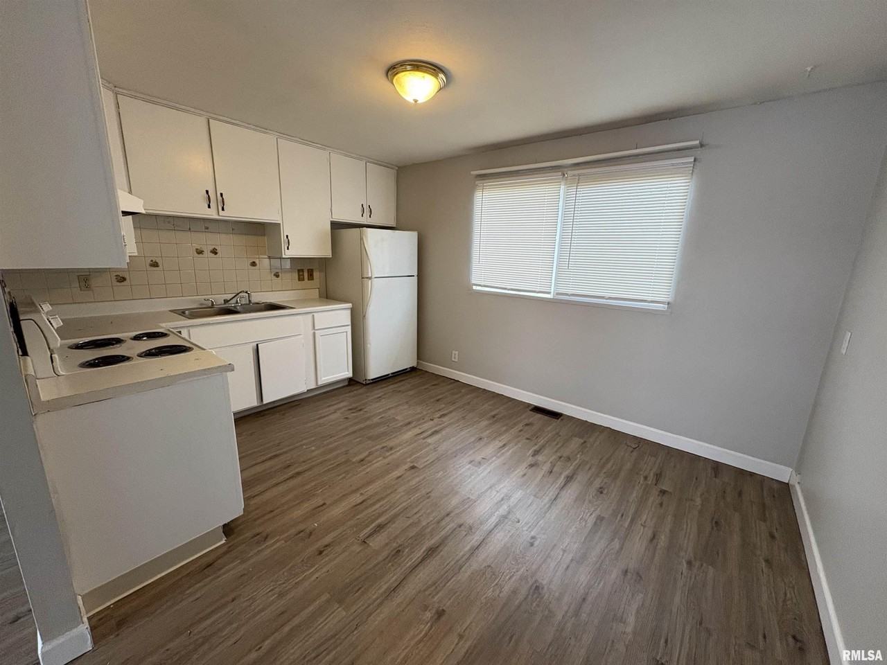 6411 N Randwick Rd - Photo 3 of 13