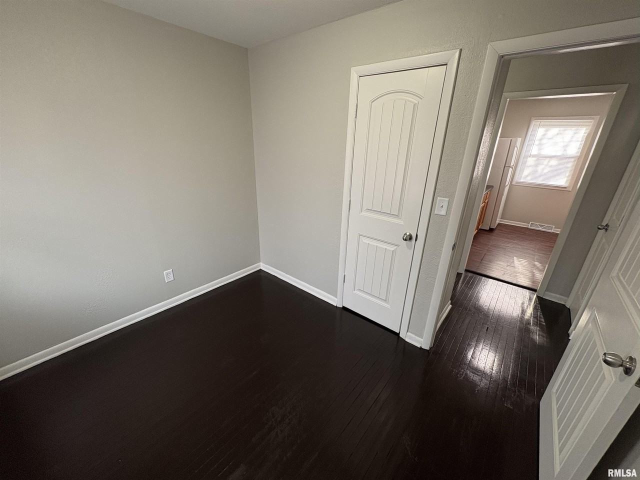 2324 W Gilbert Ave - Photo 3 of 16