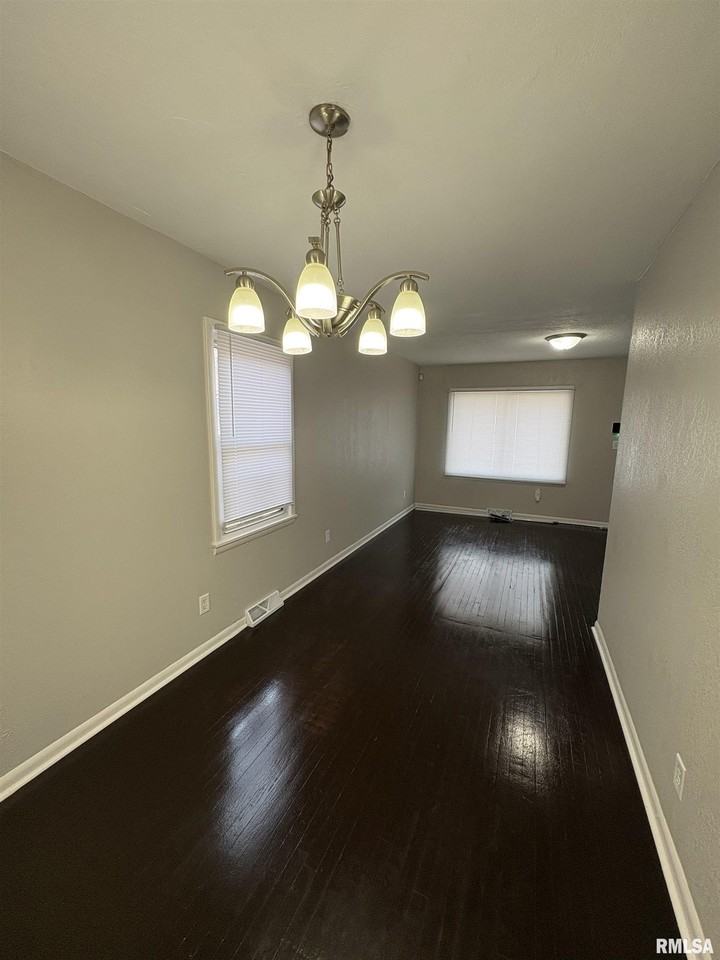 2324 W Gilbert Ave - Photo 4 of 16