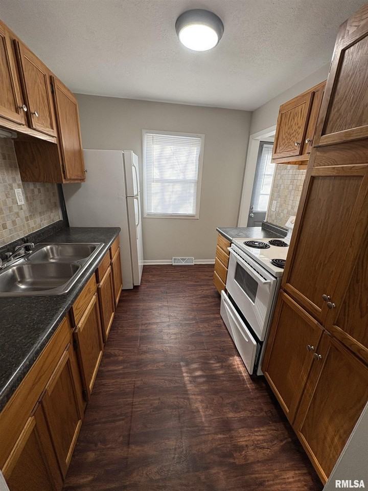 2324 W Gilbert Ave - Photo 5 of 16