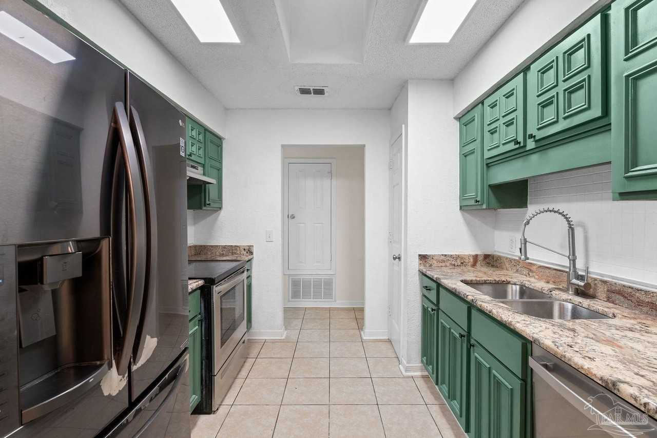 1203 Brook Bend Rd - Photo 4 of 19