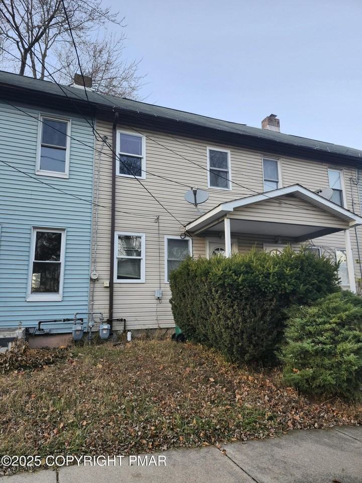 166 Lenox Ave - Photo 4 of 33