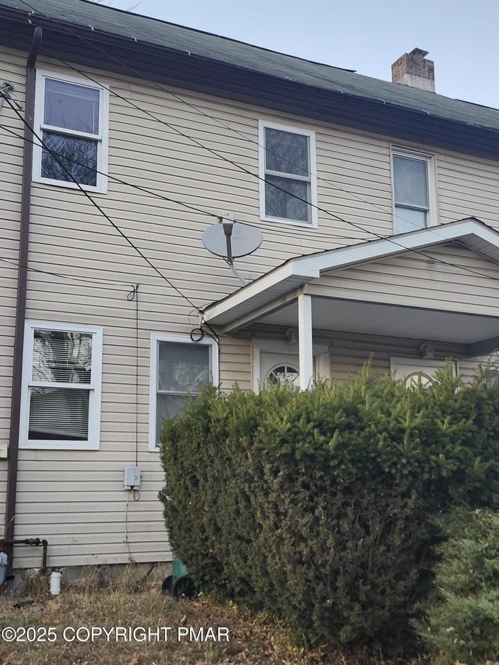 166 Lenox Ave - Photo 5 of 33