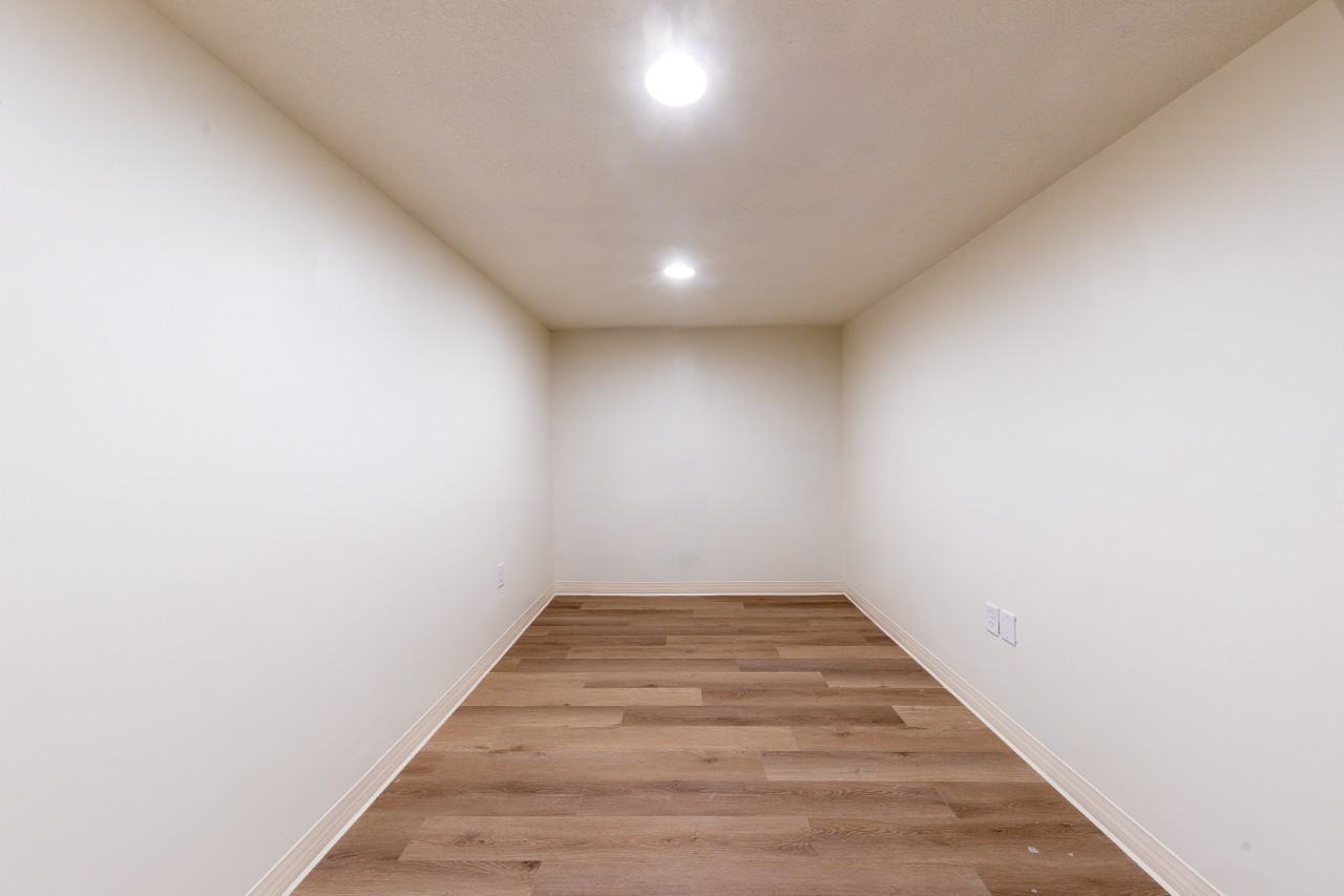 404 Lincoln Ave Bsmt #BS - Photo 6 of 11