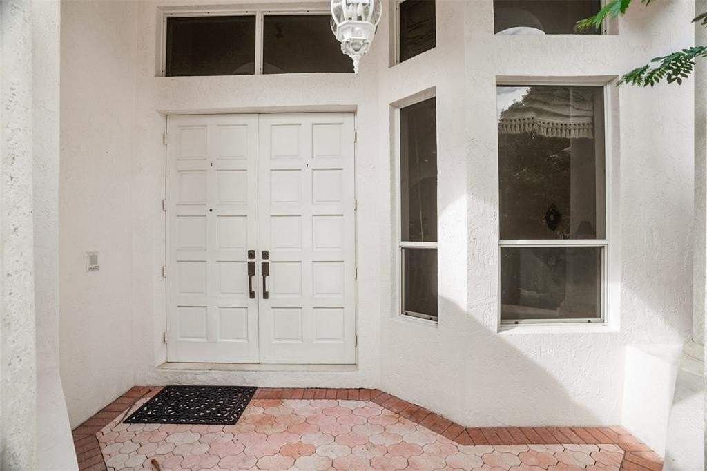 1012 Sw 156th Ave - Photo 5 of 50