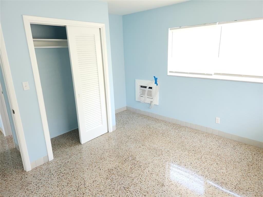 35 Ne 20th Ave - Photo 5 of 14