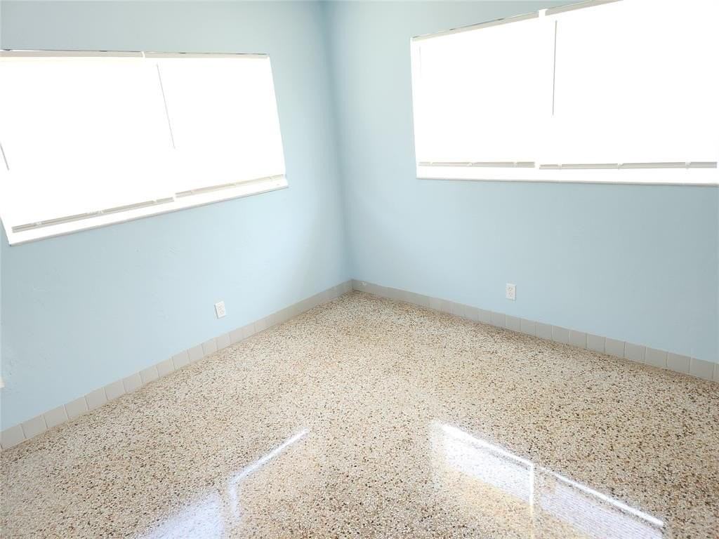 35 Ne 20th Ave - Photo 6 of 14