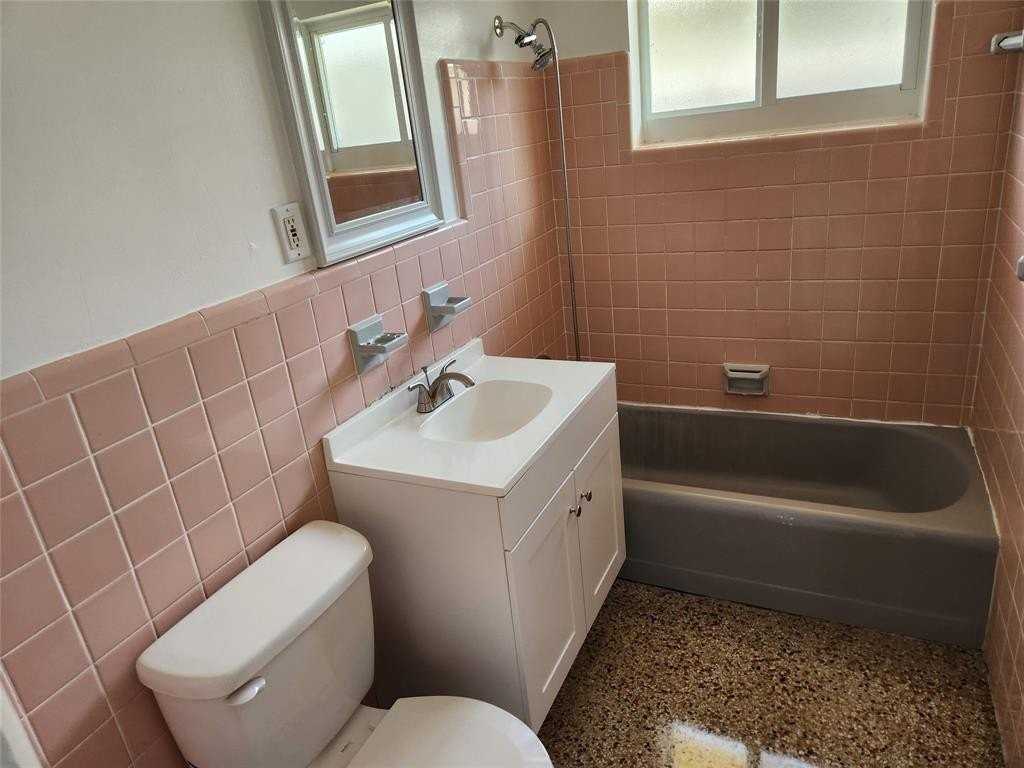 35 Ne 20th Ave - Photo 7 of 14