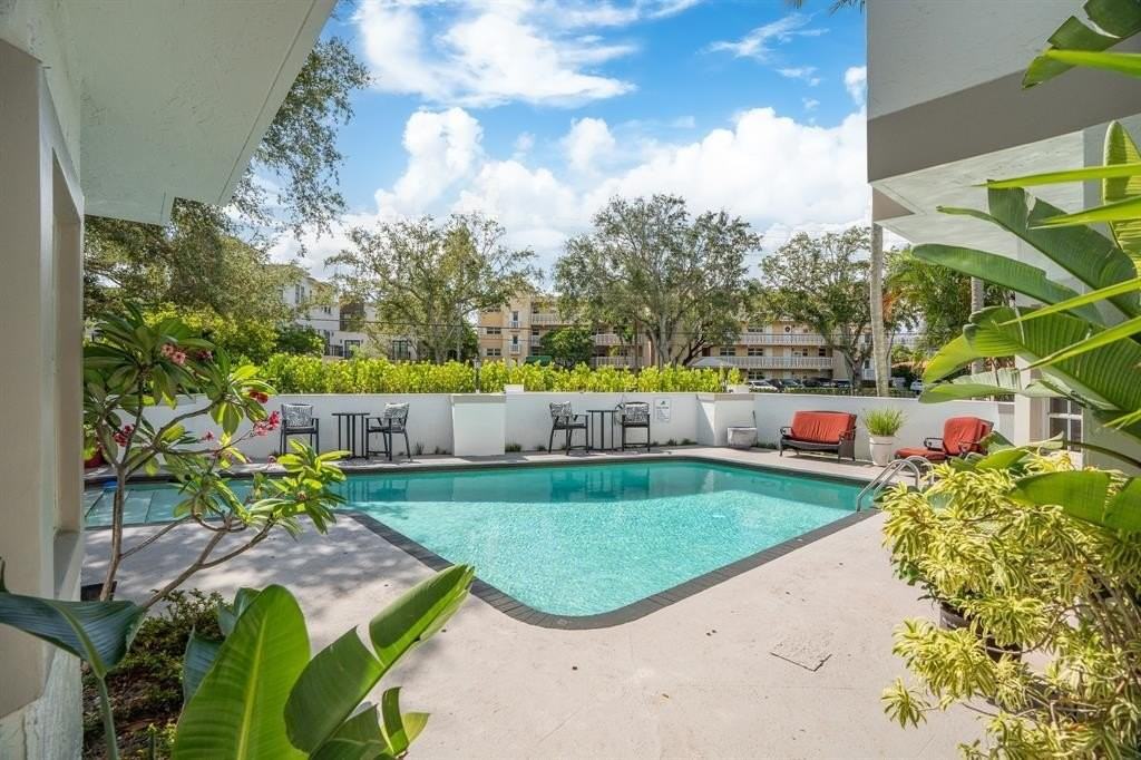 1321 Bayview Dr #4 - Photo 4 of 41