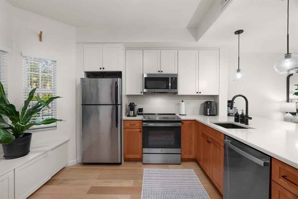 1321 Bayview Dr #4 - Photo 7 of 41