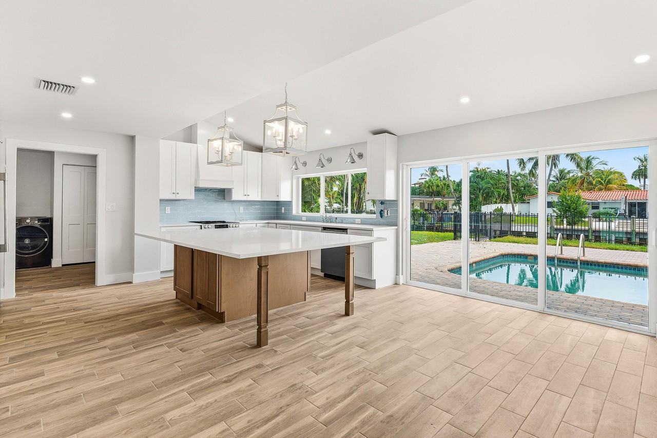 1254 Sw 4th Ct - Photo 5 of 35