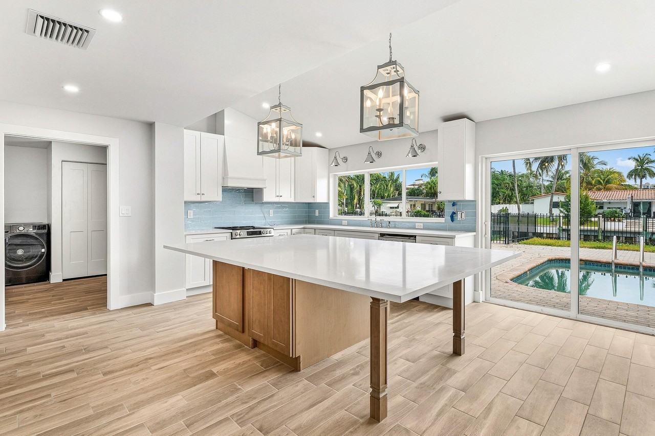 1254 Sw 4th Ct - Photo 6 of 35