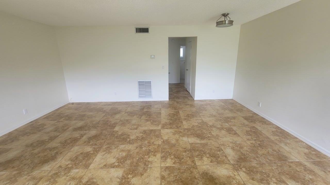 222 N Federal Hwy #6 - Photo 6 of 37