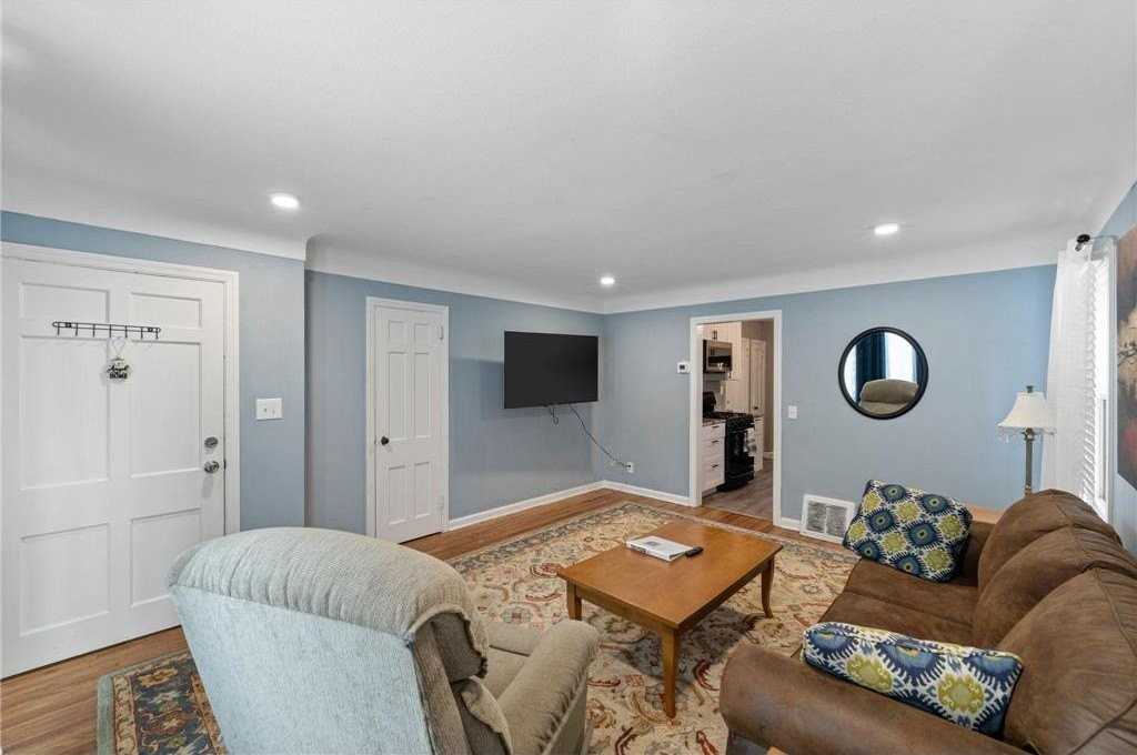 4042 Lake Road Ave - Photo 5 of 17