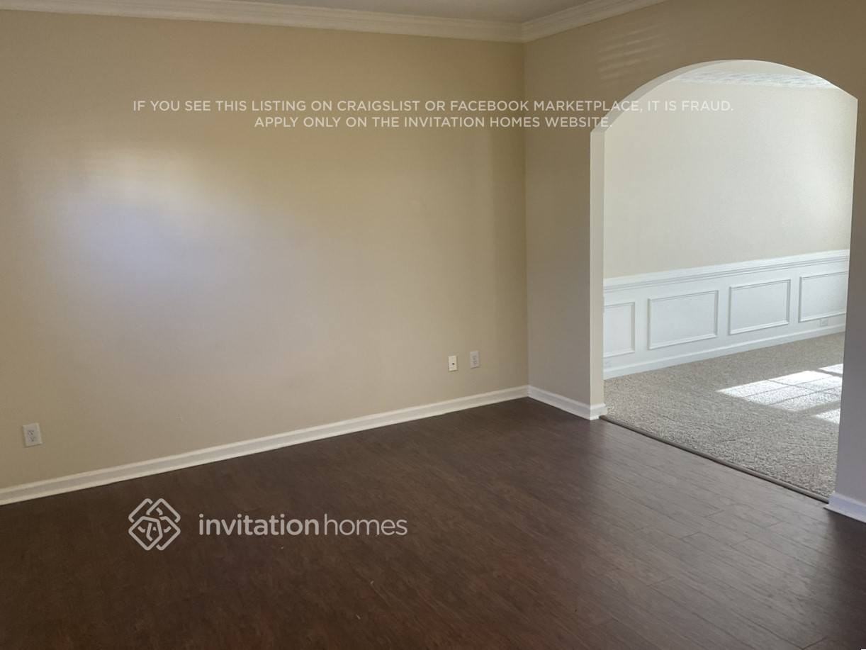 2070 Dartmoth Way - Photo 3 of 12