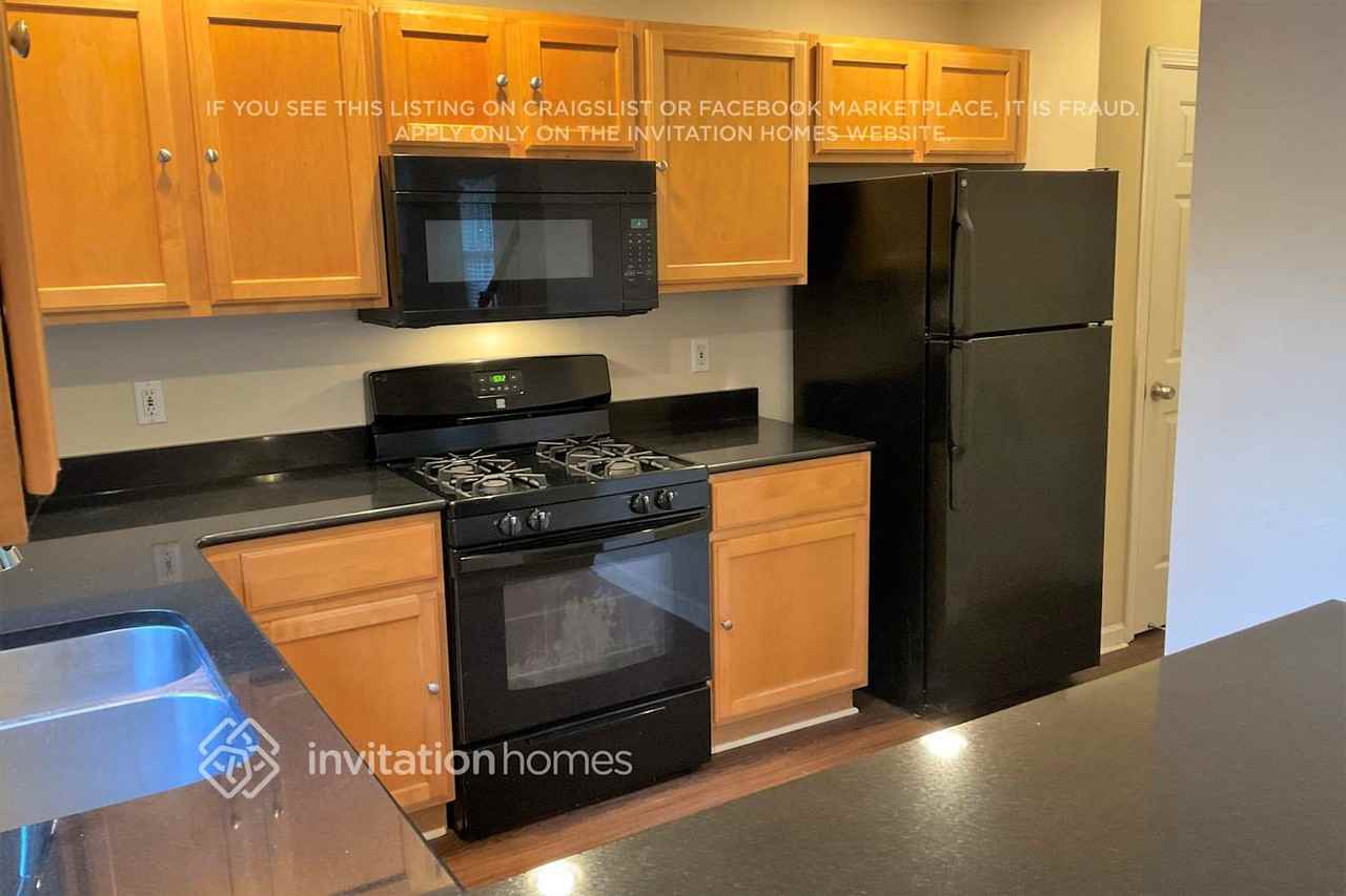 566 Windcroft Cir Nw - Photo 4 of 16