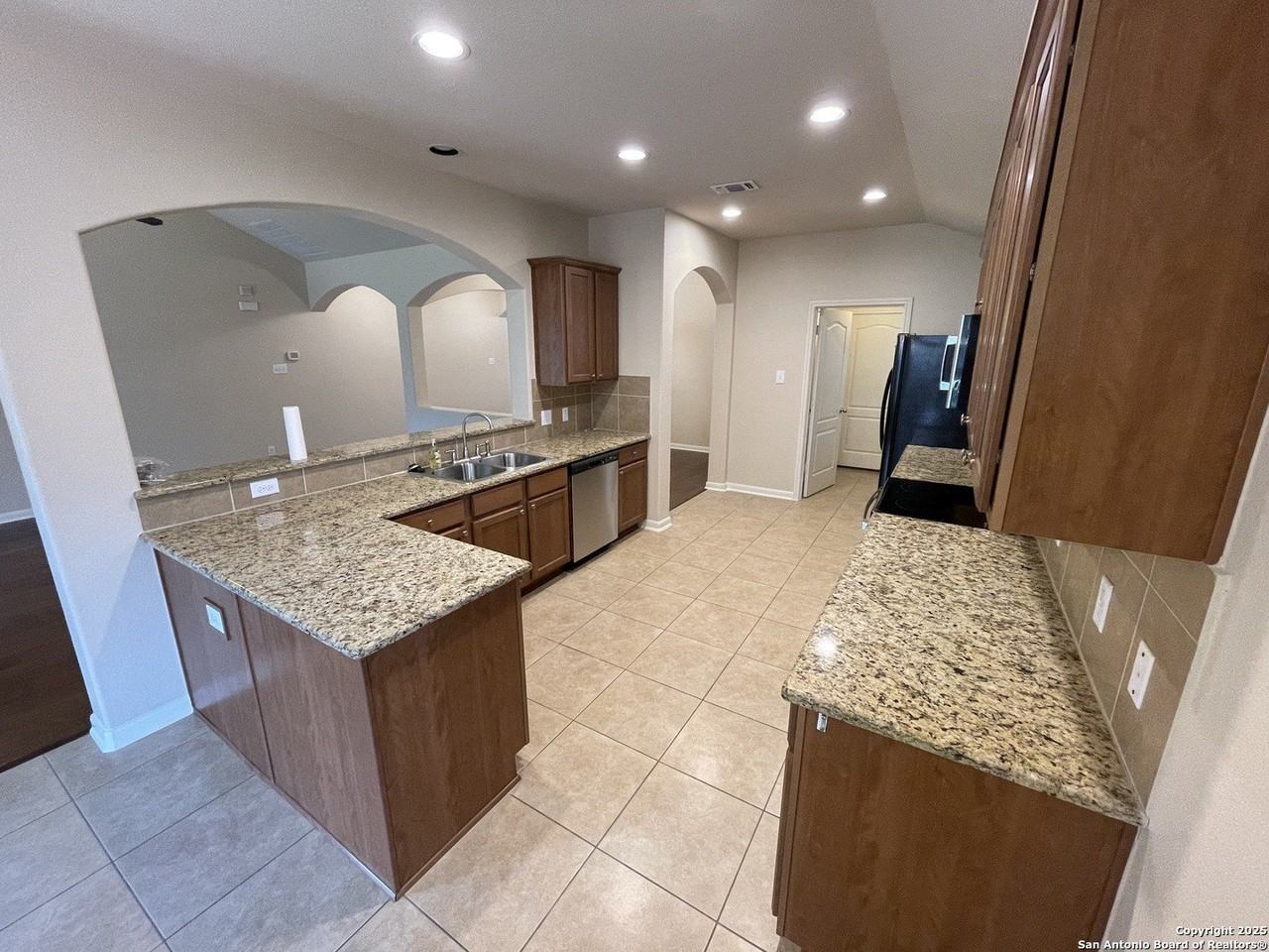 5530 Thunder Oaks - Photo 3 of 10